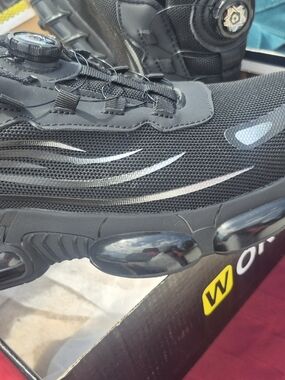 Men's Black Athletic Sneakers with Boa-Style Closure